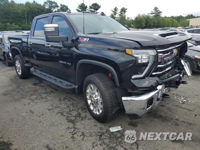 Czwarte zdjęcie samochodu z boku: 2024 CHEVROLET SILVERADO K3500 LTZ VIN:2GC4YUEY6R1171580 - miniatura