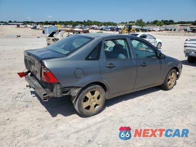 Trzecie zdjęcie samochodu z tyłu: 2005 FORD FOCUS ZX4 VIN:1FAFP34N35W112850 - miniatura
