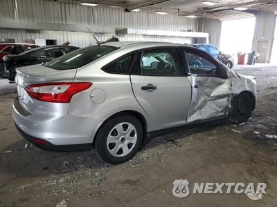 Trzecie zdjęcie samochodu z tyłu: 2014 FORD FOCUS S VIN:1FADP3E22EL257147 - miniatura