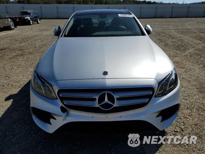 Piąte zdjęcie samochodu w środku: 2018 MERCEDES-BENZ E 300 4MATIC VIN:WDDZF4KB1JA315547 - miniatura