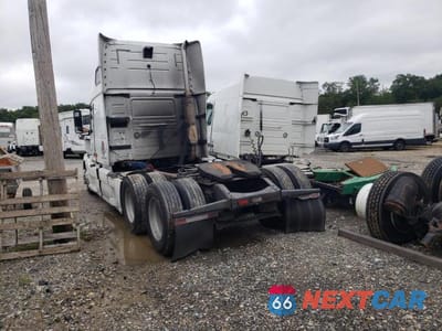 Trzecie zdjęcie samochodu z tyłu: 2008 VOLVO VNL SEMI TRUCK VIN:4V4NC9GH18N482610 - miniatura