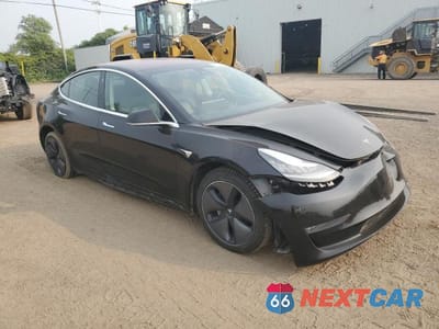 Czwarte zdjęcie samochodu z boku: 2019 TESLA MODEL 3 VIN:5YJ3E1EA3KF329320 - miniatura
