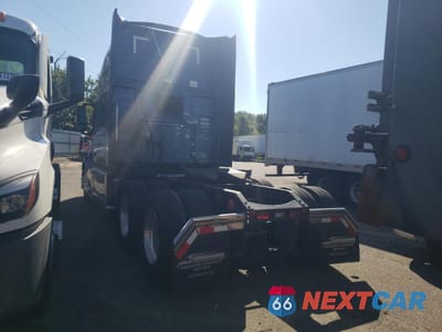 Trzecie zdjęcie samochodu z tyłu: 2023 VOLVO VNL SEMI TRUCK VIN:4V4NC9EH3PN615501 - miniatura