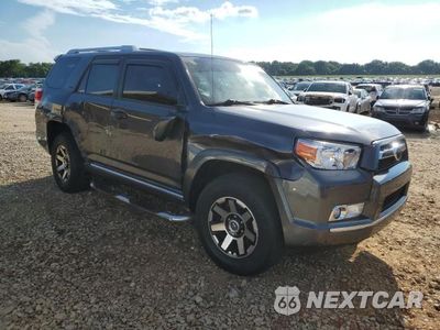 Czwarte zdjęcie samochodu z boku: 2010 TOYOTA 4RUNNER SR5 VIN:JTEBU5JR4A5005600 - miniatura