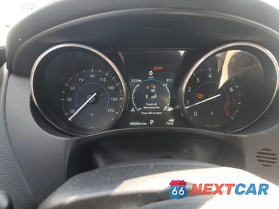 Zdjęcie 9 z 13 samochodu: 2018 JAGUAR XE VIN:SAJAR4FXXJCP30313 - miniatura