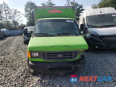 Piąte zdjęcie samochodu w środku: 2003 FORD ECONOLINE E350 SUPER DUTY CUTAWAY VAN VIN:1FDSE35L53HB21171 - miniatura