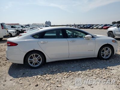 Trzecie zdjęcie samochodu z tyłu: 2018 FORD FUSION SE HYBRID VIN:3FA6P0LU2JR171697 - miniatura