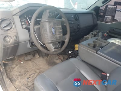 Zdjęcie 8 z 13 samochodu: 2012 FORD F550 SUPER DUTY VIN:1FDUF5HT5CED20350 - miniatura