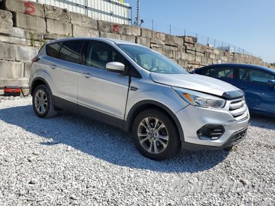 Czwarte zdjęcie samochodu z boku: 2017 FORD ESCAPE SE VIN:1FMCU0GDXHUE92952 - miniatura