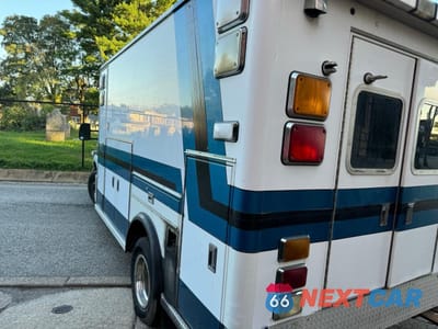 Trzecie zdjęcie samochodu z tyłu: 2003 FORD ECONOLINE E450 SUPER DUTY CUTAWAY VAN VIN:1FDXE45F23HB83679 - miniatura