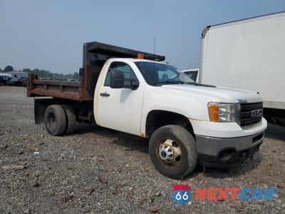 Czwarte zdjęcie samochodu z boku: 2013 GMC SIERRA K35 - TRUCKS VIN:1GD322CG0DF113649 - miniatura