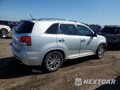 Trzecie zdjęcie samochodu z tyłu: 2013 KIA SORENTO SX VIN:5XYKWDA25DG359410 - miniatura