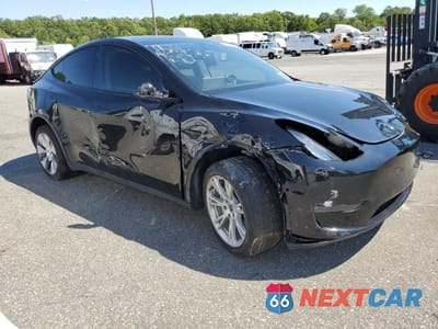 Czwarte zdjęcie samochodu z boku: 2021 TESLA MODEL Y VIN:5YJYGDEE7MF131105 - miniatura