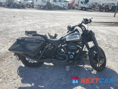 2017 HARLEY-DAVIDSON FLHRXS 1HD1KVC24HB681089 - główne zdjęcie licytacji z USA - miniatura