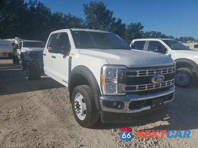 Czwarte zdjęcie samochodu z boku: 2023 FORD F550 SUPER DUTY VIN:1FD0W5HT8PEC31960 - miniatura