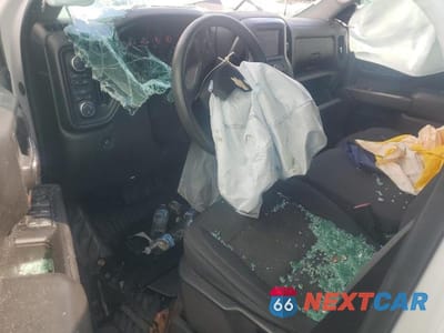 Zdjęcie 8 z 12 samochodu: 2020 CHEVROLET SILVERADO K1500 VIN:1GCRYAEH5LZ179205 - miniatura