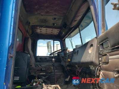 Piąte zdjęcie samochodu w środku: 1992 INTERNATIONAL 9400 DUMP TRUCK VIN:2HSFHMZR6NC060948 - miniatura