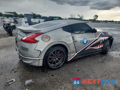 Trzecie zdjęcie samochodu z tyłu: 2015 NISSAN 370Z BASE VIN:JN1AZ4EH8FM443923 - miniatura