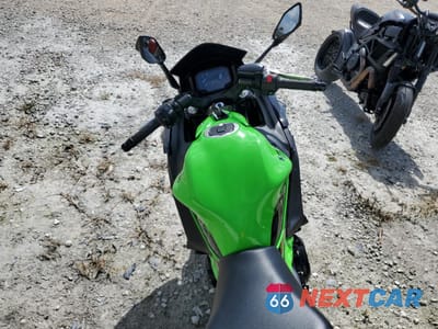 Zdjęcie 6 z 10 samochodu: 2024 KAWASAKI EX650 P VIN:ML5EXEP15RDAC6220 - miniatura