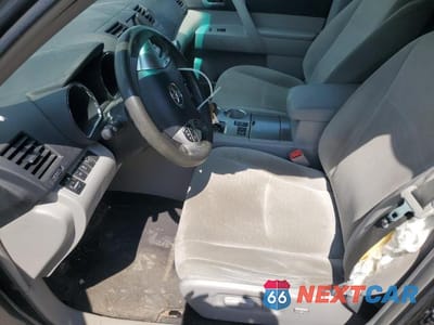 Zdjęcie 7 z 13 samochodu: 2012 TOYOTA HIGHLANDER BASE VIN:5TDBK3EH1CS121401 - miniatura