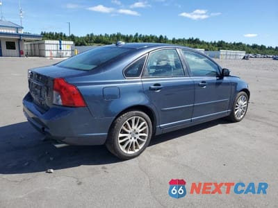 Trzecie zdjęcie samochodu z tyłu: 2011 VOLVO S40 T5 VIN:YV1672MS2B2537919 - miniatura