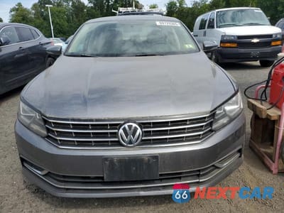 Piąte zdjęcie samochodu w środku: 2016 VOLKSWAGEN PASSAT S VIN:1VWAT7A37GC006476 - miniatura