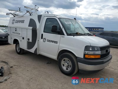 Czwarte zdjęcie samochodu z boku: 2023 CHEVROLET EXPRESS G3500 VIN:1GB0GRF74P1119828 - miniatura