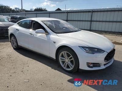 Czwarte zdjęcie samochodu z boku: 2014 TESLA MODEL S 4D 85 VIN:5YJSA1H1XEFP55657 - miniatura