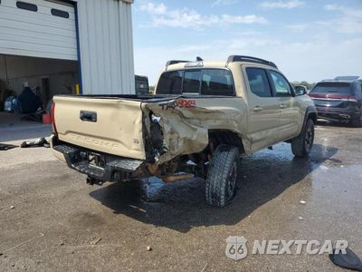 Trzecie zdjęcie samochodu z tyłu: 2018 TOYOTA TACOMA DOUBLE CAB VIN:5TFCZ5AN1JX157989 - miniatura