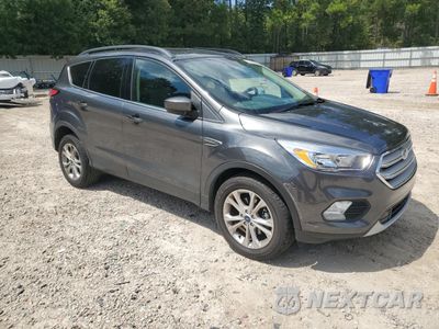 Czwarte zdjęcie samochodu z boku: 2018 FORD ESCAPE SE VIN:1FMCU0GD6JUB61713 - miniatura