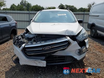 Piąte zdjęcie samochodu w środku: 2017 FORD ESCAPE SE VIN:1FMCU9GD5HUB13571 - miniatura