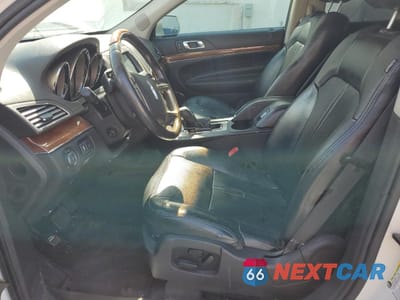 Zdjęcie 7 z 13 samochodu: 2012 LINCOLN MKT VIN:2LMHJ5AT9CBL53684 - miniatura