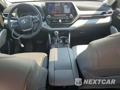 Zdjęcie 8 z 14 samochodu: 2021 TOYOTA HIGHLANDER LIMITED VIN:5TDYZRAH5MS533904 - miniatura