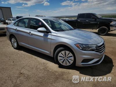 Czwarte zdjęcie samochodu z boku: 2020 VOLKSWAGEN JETTA S VIN:3VWC57BU5LM084872 - miniatura