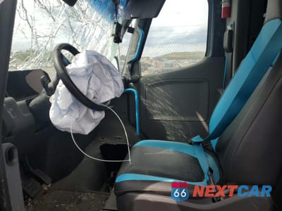 Zdjęcie 7 z 14 samochodu: 2024 RIVIAN EDV 700 VIN:7FCEHEB27RN018984 - miniatura