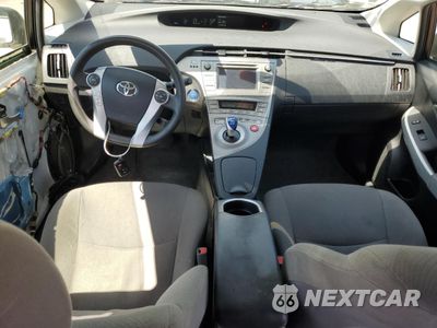 Zdjęcie 8 z 15 samochodu: 2015 TOYOTA PRIUS VIN:JTDKN3DU1F1936320 - miniatura