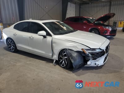 Czwarte zdjęcie samochodu z boku: 2020 VOLVO S60 T5 MOMENTUM VIN:7JR102FK7LG032126 - miniatura