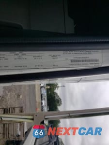 Zdjęcie 10 z 10 samochodu: 2008 VOLVO VNL SEMI TRUCK VIN:4V4NC9GH18N482610 - miniatura