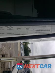 Zdjęcie 10 z 10 samochodu: 2008 VOLVO VNL SEMI TRUCK VIN:4V4NC9GH18N482610 - miniatura