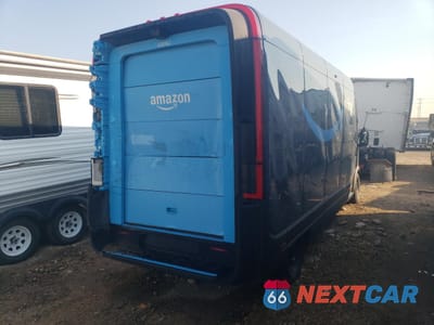 Trzecie zdjęcie samochodu z tyłu: 2025 RIVIAN EDV 700 VIN:7FCEHEB23SN029762 - miniatura