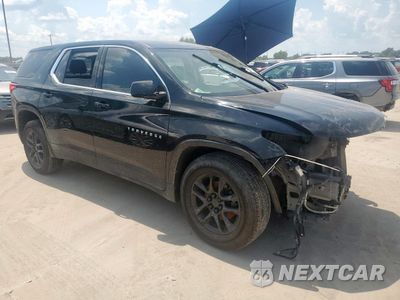 Czwarte zdjęcie samochodu z boku: 2019 CHEVROLET TRAVERSE LS VIN:1GNERFKW2KJ227422 - miniatura
