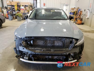 Piąte zdjęcie samochodu w środku: 2022 VOLVO S60 B5 MOMENTUM VIN:7JRL12FZ9NG192384 - miniatura