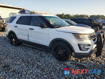 Czwarte zdjęcie samochodu z boku: 2017 FORD EXPLORER POLICE INTERCEPTOR VIN:1FM5K8AR5HGA24465 - miniatura