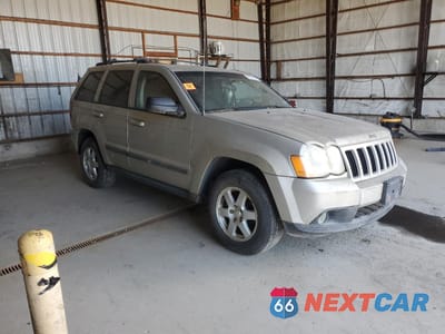 Czwarte zdjęcie samochodu z boku: 2008 JEEP GRAND CHEROKEE LAREDO VIN:1J8GR48K78C226038 - miniatura