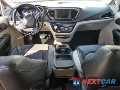 Zdjęcie 8 z 13 samochodu: 2019 CHRYSLER PACIFICA TOURING L VIN:2C4RC1BG3KR526159 - miniatura