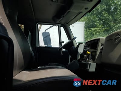Piąte zdjęcie samochodu w środku: 2018 INTERNATIONAL 4400 TRUCK CAB AND CHASSIS VIN:1HTMK5TL1JH494081 - miniatura