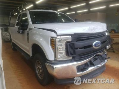 Czwarte zdjęcie samochodu z boku: 2019 FORD F250 SUPER DUTY VIN:1FT7X2B67KEF82403 - miniatura