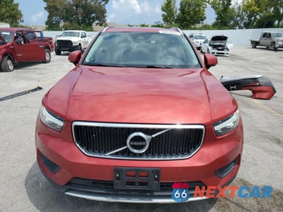 Piąte zdjęcie samochodu w środku: 2020 VOLVO XC40 T5 MOMENTUM VIN:YV4162UK0L2319270 - miniatura