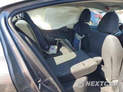 Zdjęcie 10 z 12 samochodu: 2019 NISSAN VERSA S VIN:3N1CN7AP2KL805297 - miniatura