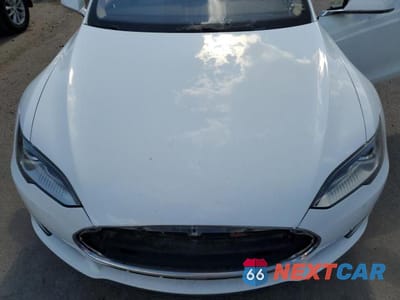 Zdjęcie 11 z 12 samochodu: 2014 TESLA MODEL S 4D 85 VIN:5YJSA1H1XEFP55657 - miniatura